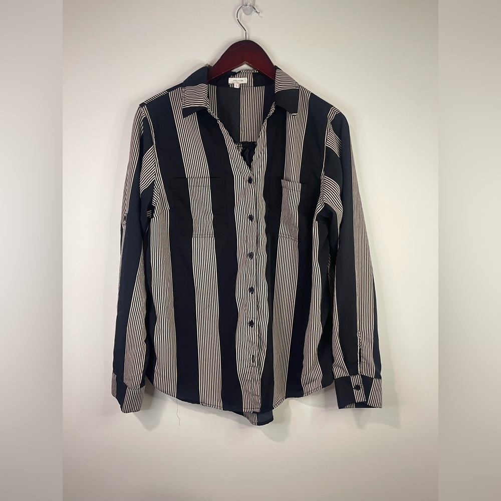 Maurices‎ Black and White Striped Button-Down Shirt - Picture 2 of 9